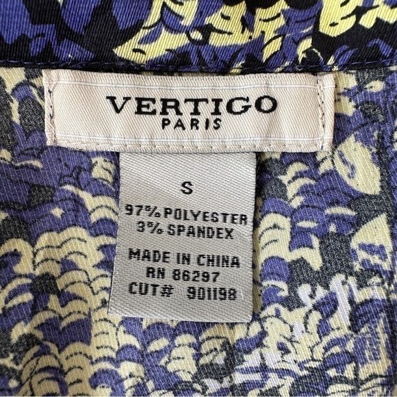 Vertigo  Paris sleeveless fitted top with ruffle front - Picture 9 of 10